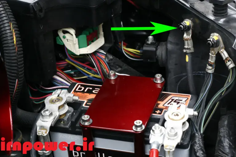 ترمینال منفی باتری به شاسی ماشین متصل شده است.این نقطه مرجعی برای تمامی تجهیزات الکترونیکی موجود در خودروی شماست.
